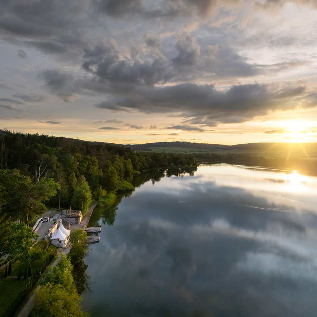 Blick auf den Stausee Hohenfelden aus der Vogelperspektive